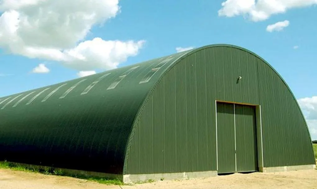 Как производится окраска металла обшивки ангара?